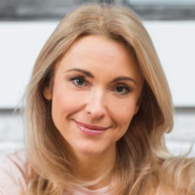 Portrait of customer Anna M.